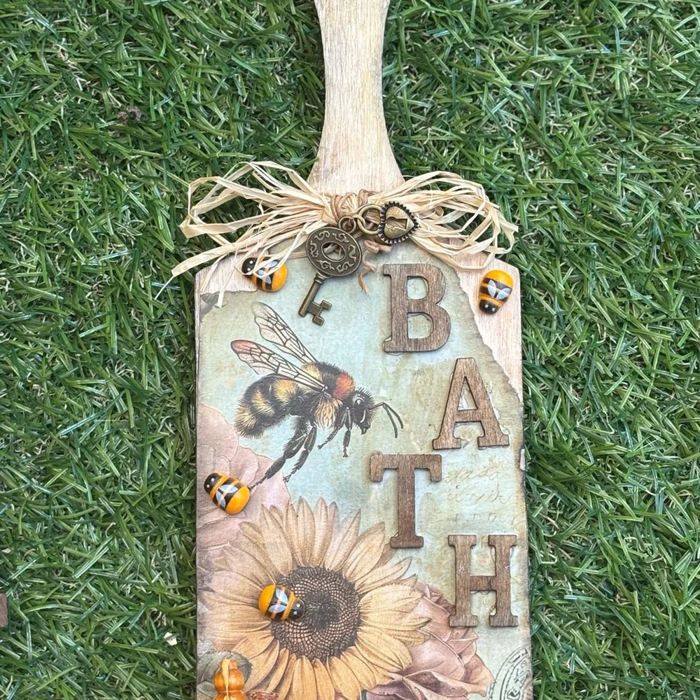 💗💗💗Handcrafted with‎ love Rustic Bee and Sunflower Bath Sign